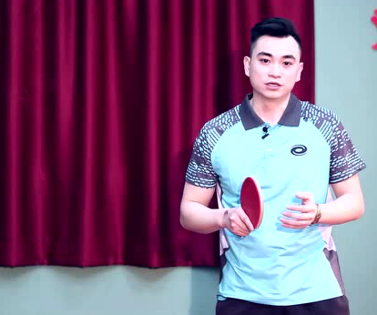 (王晶教練)下蹲式發(fā)球沒那么難，掌握這3點(diǎn)就有模有樣了