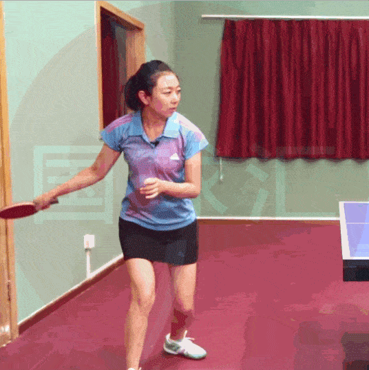 [郭心怡教練]拉球時(shí)，正手和反手的重心要保持一致嗎？