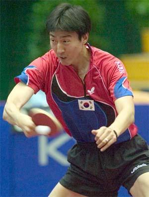 如何練習(xí)橫拍反手快撕弧圈球技術(shù)