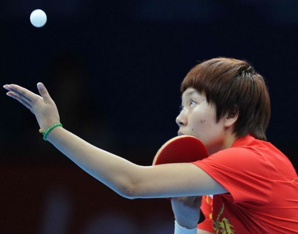 怎樣練好發(fā)球這項(xiàng)最基本的技術(shù)?