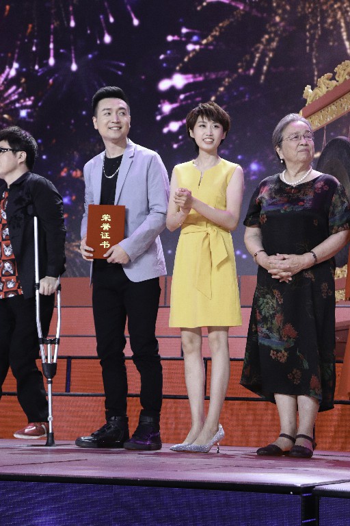 郭躍星光大道裙裝