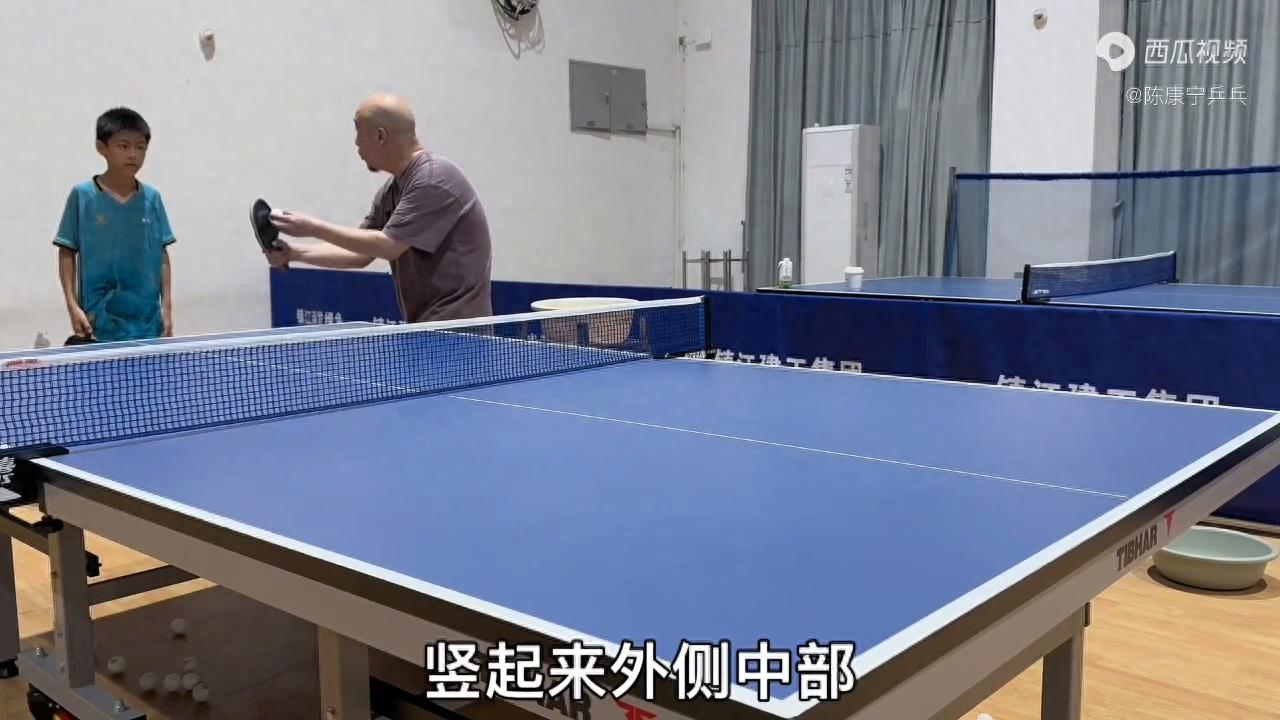 陳康寧教練教你勾手發(fā)球教學(xué)