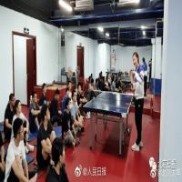 丁寧當(dāng)助教給北大學(xué)生上課，教乒乓球火了！附視頻