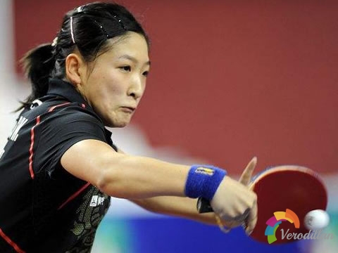 反手擊球時總是出臺,發不上力是什么緣故原由