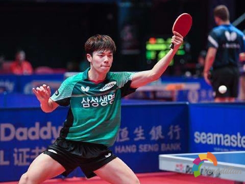 乒乓初學者若那邊理臺內/出臺下旋球對照好