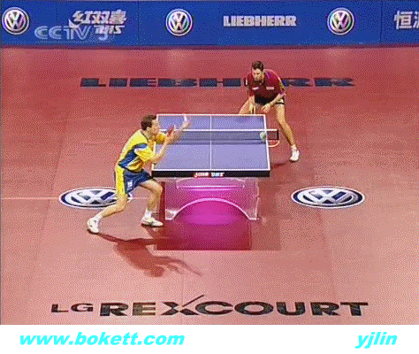 瓦爾德內(nèi)爾發(fā)球后交叉步前撲搶攻