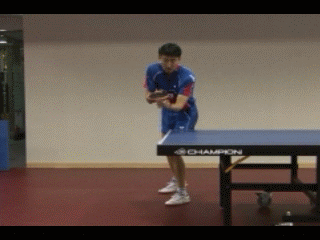 吳尚垠正手發(fā)球接正手攻