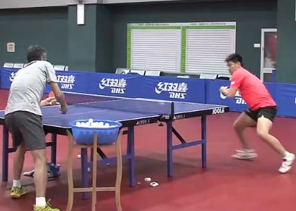 (國手示范）薛飛的直拍正手搶拉半出臺下旋球