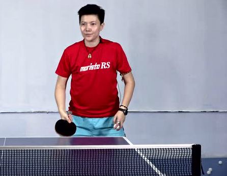 乒乓教學(xué)：反手對(duì)抗中怎么變直線？