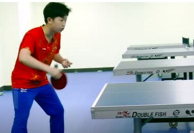 專業(yè)隊員教你直板橫打的正反手轉換技巧