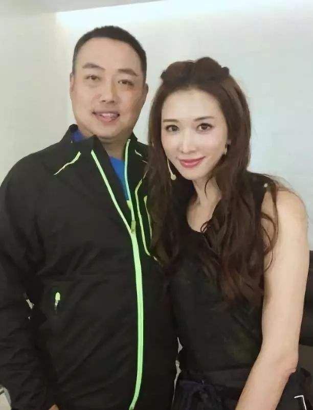 馬龍賊漂亮的慢鏡頭動作，刷完一波能打通任督二脈！